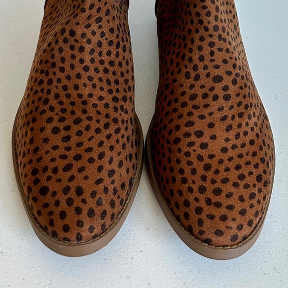 NWT. Women's Emma Leopard Print Ankle Bootie Brown - Universal Thread Size 9.5 - Picture 7 of 10